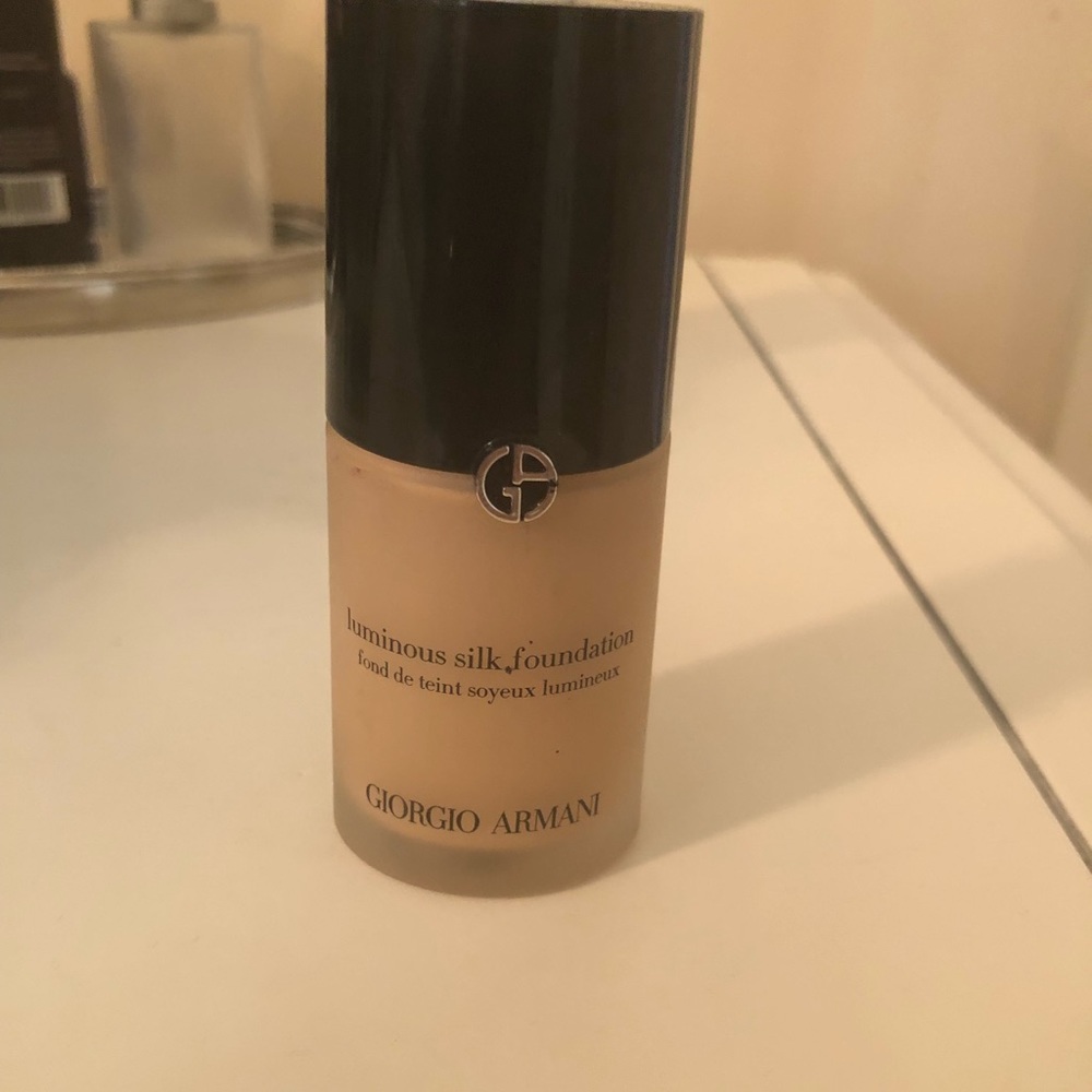 Giorgio Armani Luminous Silk Foundation